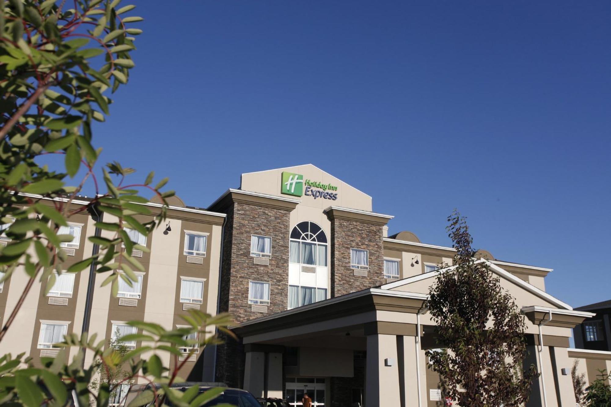 Holiday Inn Express Fort St John By Ihg Fort St. John Exterior photo